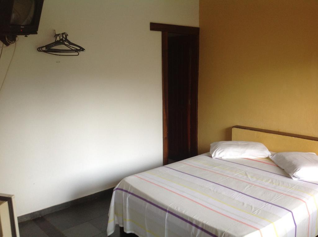 Pousada Vila Verde โอลิเวนซา ภายนอก รูปภาพ